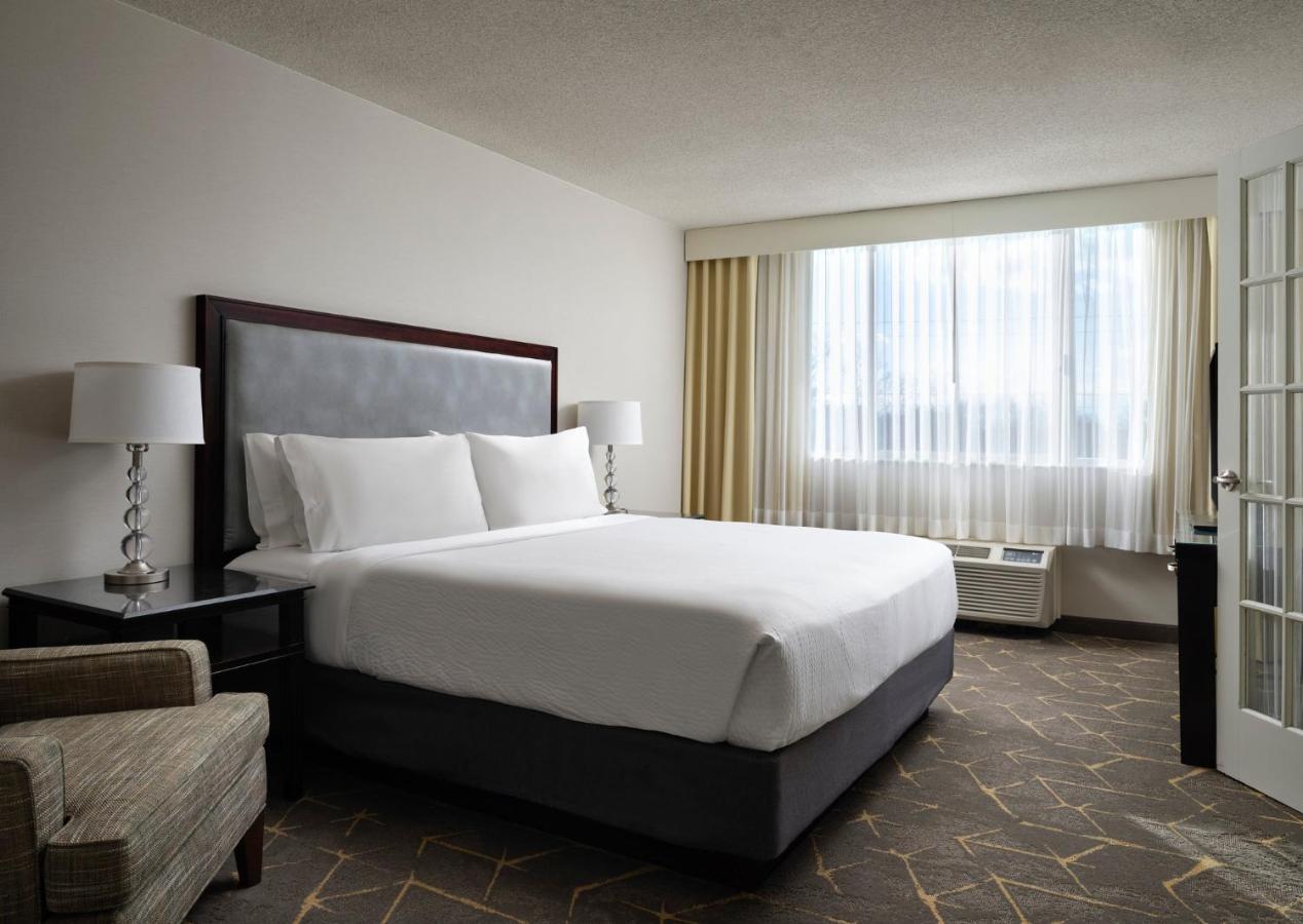 Holiday Inn & Suites Boston Peabody, An Ihg Hotel Экстерьер фото