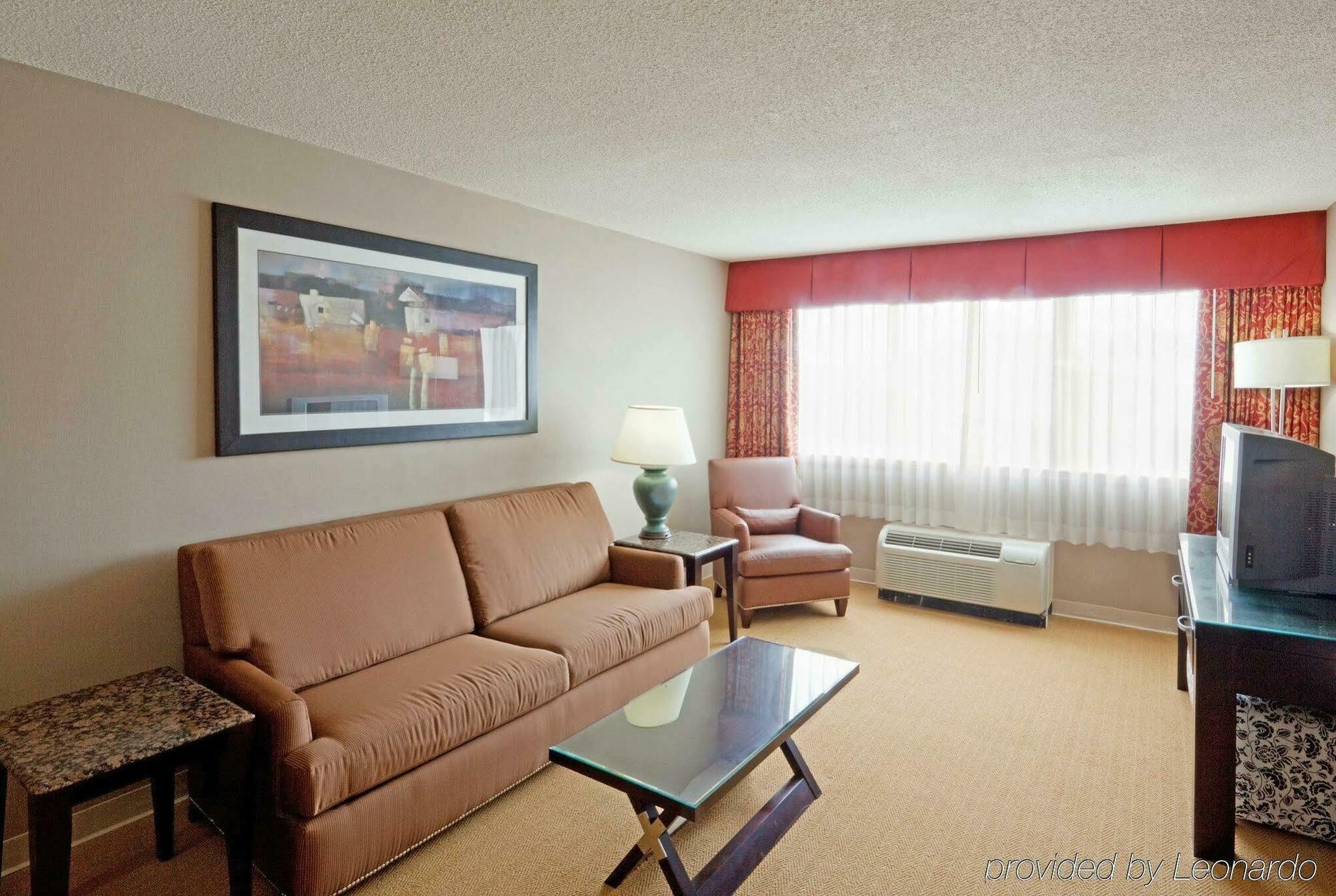 Holiday Inn & Suites Boston Peabody, An Ihg Hotel Номер фото